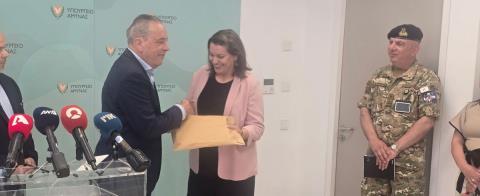Αύξηση θέσεων ανέλιξης ΣΥΟΠ σε ΣΥΠ στις 400 ανακοίνωσε ο υπουργός Άμυνας-Παρέλαβε τα αποτελέσματα των γραπτών εξετάσεων