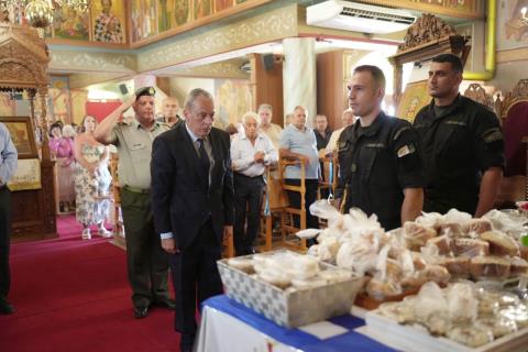 &Tau;&epsilon;&lambda;έ&sigma;&tau;&eta;&kappa;&epsilon; &tau;&omicron; &mu;&nu;&eta;&mu;ό&sigma;&upsilon;&nu;&omicron; &tau;&omicron;&upsilon; &Epsilon;&upsilon;ά&gamma;&gamma;&epsilon;&lambda;&omicron;&upsilon; &Phi;&lambda;&omega;&rho;ά&kappa;&eta; &kappa;&alpha;&iota; &tau;&omega;&nu; &tau;&epsilon;&sigma;&sigma;ά&rho;&omega;&nu; &alpha;&xi;&iota;&omega;&mu;&alpha;&tau;&iota;&kappa;ώ&nu; &tau;&eta;&sigmaf; &Epsilon;.&Phi;.-&laquo;&Sigma;&eta;&mu;&epsilon;ί&omicron; &alpha;&nu;&alpha;&phi;&omicron;&rho;ά&sigmaf; &eta; &mu;&nu;ή&mu;&eta; &tau;&omicron;&upsilon;&sigmaf;&raquo;