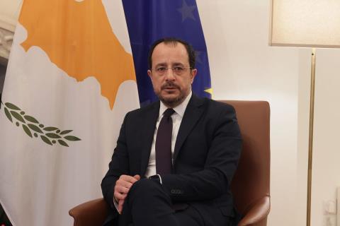 &Epsilon;. &Pi;&iota;&kappa;ή: &Eta; &epsilon;&pi;ί&lambda;&upsilon;&sigma;&eta; &tau;&omicron;&upsilon; &Kappa;&upsilon;&pi;&rho;&iota;&alpha;&kappa;&omicron;ύ &kappa;&omicron;&rho;&upsilon;&phi;&alpha;ί&alpha; &pi;&rho;&omicron;&tau;&epsilon;&rho;&alpha;&iota;ό&tau;&eta;&tau;&alpha; &tau;&omicron;&upsilon; &Pi;&rho;&omicron;έ&delta;&rho;&omicron;&upsilon; &kappa;&alpha;&iota; &tau;&eta;&sigmaf; &Kappa;&upsilon;&beta;έ&rho;&nu;&eta;&sigma;&eta;&sigmaf;