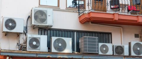 &Eta; &Epsilon;&upsilon;&rho;ώ&pi;&eta; &laquo;&alpha;&upsilon;&tau;&omicron;&kappa;&tau;&omicron;&nu;&epsilon;ί&raquo; &mu;&epsilon; &tau;&eta;&nu; &epsilon;&chi;&theta;&rho;&iota;&kappa;ή &sigma;&tau;ά&sigma;&eta; &alpha;&pi;έ&nu;&alpha;&nu;&tau;&iota; &sigma;&tau;&alpha; &kappa;&lambda;&iota;&mu;&alpha;&tau;&iota;&sigma;&tau;&iota;&kappa;ά, &epsilon;&nu;ώ &omicron;&iota; &phi;&omicron;&nu;&iota;&kappa;&omicron;ί &kappa;&alpha;ύ&sigma;&omega;&nu;&epsilon;&sigmaf; &gamma;ί&nu;&omicron;&nu;&tau;&alpha;&iota; &sigma;&upsilon;&chi;&nu;ό&tau;&epsilon;&rho;&omicron;&iota;