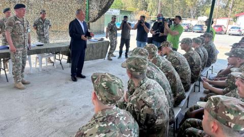 &Sigma;&upsilon;&nu;&alpha;&nu;&tau;ή&theta;&eta;&kappa;&epsilon; &mu;&epsilon; &tau;&omicron;&upsilon;&sigmaf; &nu;&epsilon;&omicron;&sigma;ύ&lambda;&lambda;&epsilon;&kappa;&tau;&omicron;&upsilon;&sigmaf; &omicron; &Upsilon;&Pi;&Alpha;&Mu;-&laquo;&Alpha;&delta;&iota;&alpha;&pi;&rho;&alpha;&gamma;&mu;ά&tau;&epsilon;&upsilon;&tau;&omicron;&sigmaf; &omicron; &sigma;&epsilon;&beta;&alpha;&sigma;&mu;ό&sigmaf; &sigma;&epsilon; &kappa;ά&theta;&epsilon; &nu;έ&omicron; &sigma;&tau;&rho;&alpha;&tau;&epsilon;ύ&sigma;&iota;&mu;&omicron;&raquo;