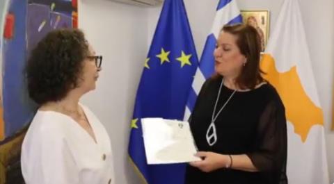 &Alpha;. &Mu;&iota;&chi;&alpha;&eta;&lambda;ί&delta;&omicron;&upsilon;: &Eta; &Kappa;&upsilon;&beta;έ&rho;&nu;&eta;&sigma;&eta; &epsilon;&pi;&epsilon;&nu;&delta;ύ&epsilon;&iota; &sigma;&epsilon; &mu;&iota;&alpha; &epsilon;&kappa;&pi;&alpha;ί&delta;&epsilon;&upsilon;&sigma;&eta; &alpha;&nu;&omicron;&iota;&kappa;&tau;ή &gamma;&iota;&alpha; ό&lambda;&omicron;&upsilon;&sigmaf;