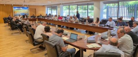 &Mu;&epsilon;&tau;ά &tau;&omicron; &Phi;&theta;&iota;&nu;ό&pi;&omega;&rho;&omicron; &eta; &omicron;&lambda;&omicron;&kappa;&lambda;ή&rho;&omega;&sigma;&eta; &tau;&omega;&nu; &alpha;&pi;&omicron;&lambda;&upsilon;&mu;ά&nu;&sigma;&epsilon;&omega;&nu; &sigma;&tau;&iota;&sigmaf; &pi;&lambda;&eta;&gamma;&epsilon;ί&sigma;&epsilon;&sigmaf; &alpha;&pi;ό &tau;&omicron;&nu; &alpha;&phi;&theta;ώ&delta;&eta; &pi;&upsilon;&rho;&epsilon;&tau;ό &mu;&omicron;&nu;ά&delta;&epsilon;&sigmaf;-&Mu;&alpha;&lambda;&lambda;&iota;ά &kappa;&omicron;&upsilon;&beta;ά&rho;&iota;&alpha; &gamma;&iota;&alpha; &tau;&iota;&sigmaf; &alpha;&pi;&omicron;&zeta;&eta;&mu;&iota;ώ&sigma;&epsilon;&iota;&sigmaf;
