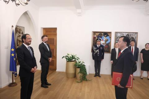 &Nu;έ&omicron;&sigmaf; &Pi;&rho;έ&sigma;&beta;&eta;&sigmaf; &Kappa;ί&nu;&alpha;&sigmaf;: &Theta;&alpha; &sigma;&upsilon;&nu;&epsilon;&chi;ί&sigma;&omicron;&upsilon;&mu;&epsilon; &nu;&alpha; &sigma;&tau;&eta;&rho;ί&zeta;&omicron;&upsilon;&mu;&epsilon; &delta;ί&kappa;&alpha;&iota;&eta; &lambda;ύ&sigma;&eta; &sigma;&tau;&omicron; &Kappa;&upsilon;&pi;&rho;&iota;&alpha;&kappa;ό
