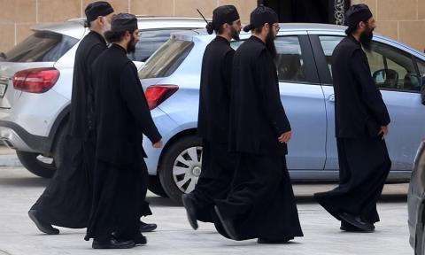 &Epsilon;&pi;έ&mu;&beta;&alpha;&sigma;&eta; &sigma;&tau;&omicron;&upsilon;&sigmaf; &chi;ώ&rho;&omicron;&upsilon;&sigmaf; &tau;&eta;&sigmaf; &Mu;&omicron;&nu;ή&sigmaf; &Alpha;&beta;&beta;&alpha;&kappa;&omicron;ύ&mu; &beta;&lambda;έ&pi;&epsilon;&iota; &eta; &upsilon;&pi;&epsilon;&rho;ά&sigma;&pi;&iota;&sigma;&eta; &tau;&omega;&nu; &mu;&omicron;&nu;&alpha;&chi;ώ&nu;-&laquo;&Omicron; &chi;ώ&rho;&omicron;&sigmaf; &delta;&epsilon;&nu; ή&tau;&alpha;&nu; &epsilon;&lambda;&epsilon;&gamma;&chi;ό&mu;&epsilon;&nu;&omicron;&sigmaf;, &alpha;&mu;ό&lambda;&upsilon;&nu;&tau;&omicron;&sigmaf; &kappa;&alpha;&iota; &alpha;&sigma;&phi;&alpha;&lambda;&iota;&sigma;&mu;έ&nu;&omicron;&sigmaf;