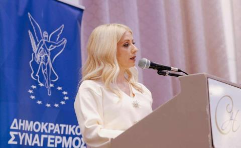 &Alpha;&pi;&alpha;&nu;&tau;ά &sigma;&epsilon; &Sigma;&tau;&epsilon;&phi;ά&nu;&omicron;&upsilon; &gamma;&iota;&alpha; &Kappa;&upsilon;&pi;&rho;&iota;&alpha;&kappa;ό &kappa;&alpha;&iota; &Nu;&Alpha;&Tau;&Omicron; &omicron; &Delta;&Eta;&Sigma;&Upsilon;-&laquo;&Omicron;&iota; &iota;&delta;&epsilon;&omicron;&lambda;&omicron;&gamma;&iota;&kappa;έ&sigmaf; &epsilon;&mu;&mu;&omicron;&nu;έ&sigmaf;, &delta;&epsilon;&nu; &mu;&pi;&omicron;&rho;&omicron;ύ&nu; &nu;&alpha; &alpha;&pi;&omicron;&tau;&epsilon;&lambda;&omicron;ύ&nu; &pi;&upsilon;&xi;ί&delta;&alpha; &gamma;&iota;&alpha; &tau;&omicron; &mu;έ&lambda;&lambda;&omicron;&nu; &tau;&eta;&sigmaf; &pi;&alpha;&tau;&rho;ί&delta;&alpha;