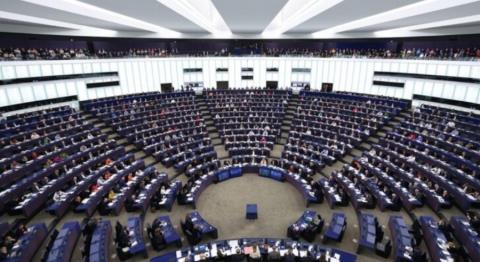&Chi;&alpha;&iota;&rho;&epsilon;&tau;ί&zeta;&epsilon;&iota; &tau;&omicron; &psi;ή&phi;&iota;&sigma;&mu;&alpha; &tau;&omicron;&upsilon; &Epsilon;&upsilon;&rho;&omega;&kappa;&omicron;&iota;&nu;&omicron;&beta;&omicron;&upsilon;&lambda;ί&omicron; &gamma;&iota;&alpha; &tau;&eta; &beta;ί&alpha; &kappa;&alpha;&tau;ά &gamma;&upsilon;&nu;&alpha;&iota;&kappa;ώ&nu; &tau;&omicron; 1974 &tau;&omicron; Ί&delta;&rho;&upsilon;&mu;&alpha; &Zeta;&Omega;&Eta; &kappa;&alpha;&tau;ά &tau;&eta;&sigmaf; &Epsilon;&mu;&pi;ό&lambda;&epsilon;&mu;&eta;&sigmaf; &Beta;ί&alpha;&sigmaf;-&laquo;&Iota;&sigma;&tau;&omicron;&rho;&iota;&kappa;ό &omicron;&rho;ό&sigma;&eta;&mu;&omicron;