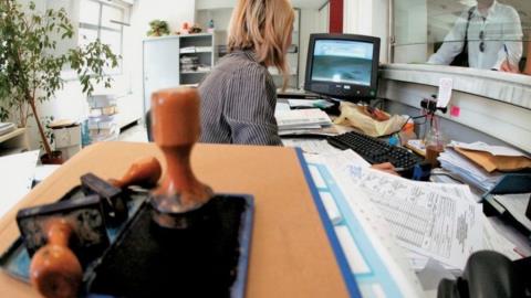 Πέραν από τη Βουλή οι κανονισμοί για τις άδειες δημοσίων υπαλλήλων αορίστου χρόνου-Τι αλλάζει