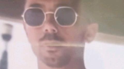 &Chi;ά&theta;&eta;&kappa;&alpha;&nu; &tau;&alpha; ί&chi;&nu;&eta; 24&chi;&rho;&omicron;&nu;&omicron;&upsilon; &alpha;&pi;ό &tau;&eta;&nu; &omicron;&iota;&kappa;ί&alpha; &tau;&omicron;&upsilon; &sigma;&tau;&omicron; &Pi;&alpha;&rho;&alpha;&lambda;ί&mu;&nu;&iota; (pic)