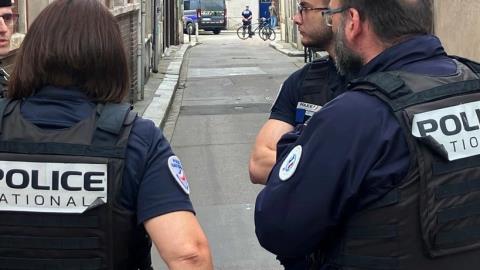 &Sigma;&upsilon;&nu;&alpha;&gamma;&epsilon;&rho;&mu;ό&sigmaf; &sigma;&tau;&omicron; &Pi;&alpha;&rho;ί&sigma;&iota; &gamma;&iota;&alpha; ύ&pi;&omicron;&pi;&tau;&omicron; &alpha;&upsilon;&tau;&omicron;&kappa;ί&nu;&eta;&tau;&omicron; &kappa;&omicron;&nu;&tau;ά &sigma;&epsilon; &epsilon;&beta;&rho;&alpha;ϊ&kappa;ή &sigma;&upsilon;&nu;&alpha;&gamma;&omega;&gamma;ή-&Epsilon;&kappa;&kappa;&epsilon;&nu;ώ&theta;&eta;&kappa;&epsilon; &pi;&rho;&omicron;ά&sigma;&tau;&iota;&omicron;, &alpha;&pi;&omicron;&mu;&alpha;&kappa;&rho;ύ&nu;&theta;&eta;&kappa;&alpha;&nu; &pi;&epsilon;&rho;ί&pi;&omicron;&upsilon; 300 ά&nu;&theta;&rho;&omega;&pi;&omicron;&iota;