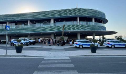 &Chi;&epsilon;&iota;&rho;&omicron;&pi;έ&delta;&epsilon;&sigmaf; &sigma;&epsilon; έ&nu;&alpha; &pi;&rho;ό&sigma;&omega;&pi;&omicron; &gamma;&iota;&alpha; &tau;&alpha; &alpha;&pi;&epsilon;&iota;&lambda;&eta;&tau;&iota;&kappa;ά &mu;&eta;&nu;ύ&mu;&alpha;&tau;&alpha; &sigma;&tau;&alpha; malls &kappa;&alpha;&iota; &sigma;&tau;&omicron; &Kappa;&Epsilon;&Mu;&Alpha;-Έ&delta;&omega;&sigma;&epsilon; &tau;&omicron;&upsilon;&sigmaf; &delta;&iota;&kappa;&omicron;ύ&sigmaf; &tau;&omicron;&upsilon; &iota;&sigma;&chi;&upsilon;&rho;&iota;&sigma;&mu;&omicron;ύ&sigmaf;