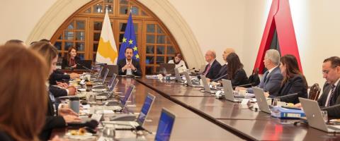 &Sigma;&tau;&omicron; &Upsilon;&pi;&omicron;&upsilon;&rho;&gamma;&iota;&kappa;ό &eta; έ&kappa;&theta;&epsilon;&sigma;&eta; &tau;&eta;&sigmaf; &Epsilon;&pi;&iota;&tau;&rho;ό&pi;&omicron;&upsilon; &Nu;&omicron;&mu;&omicron;&theta;&epsilon;&sigma;ί&alpha;&sigmaf; &gamma;&iota;&alpha; &epsilon;&phi;&alpha;&rho;&mu;&omicron;&gamma;ή &nu;έ&omega;&nu; &nu;&omicron;&mu;&omicron;&theta;&epsilon;&tau;&eta;&mu;ά&tau;&omega;&nu;