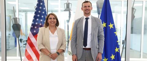 &Pi;&epsilon;&rho;&iota;&phi;&epsilon;&rho;&epsilon;&iota;&alpha;&kappa;ή &alpha;&sigma;&phi;ά&lambda;&epsilon;&iota;&alpha;, &mu;&epsilon;&tau;&alpha;&nu;&alpha;&sigma;&tau;&epsilon;&upsilon;&tau;&iota;&kappa;ό, visa waiver &sigma;&upsilon;&zeta;ή&tau;&eta;&sigma;&alpha;&nu; &Pi;&iota;&kappa;ή &kappa;&alpha;&iota; Law-&Sigma;&tau;&eta;&nu; &Kappa;ύ&pi;&rho;&omicron; &upsilon;&phi;&upsilon;&pi;&omicron;&upsilon;&rho;&gamma;ό&sigmaf; &tau;&omicron;&upsilon; &Upsilon;&pi;&omicron;&upsilon;&rho;&gamma;&epsilon;ί&omicron;&upsilon; &Epsilon;&sigma;&omega;&tau;&epsilon;&rho;&iota;&kappa;ή&sigmaf; &Alpha;&sigma;&phi;ά&lambda;&epsilon;&iota;&alpha;