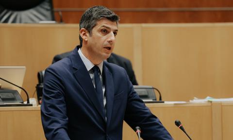 &Delta;. &Delta;&eta;&mu;&eta;&tau;&rho;ί&omicron;&upsilon;: &Eta; &Kappa;ύ&pi;&rho;&omicron;&sigmaf; &delta;&epsilon;&nu; &alpha;&nu;&tau;έ&chi;&epsilon;&iota; ά&lambda;&lambda;&eta; &mu;&iota;&alpha; &delta;&epsilon;&kappa;&alpha;&epsilon;&tau;ί&alpha; &chi;&omega;&rho;ί&sigmaf; &lambda;ύ&sigma;&eta;, &tau;&omicron; &sigma;&eta;&mu;&epsilon;&rho;&iota;&nu;ό &sigma;&tau;ά&tau;&omicron;&upsilon;&sigmaf; &kappa;&beta;&omicron; &delta;&epsilon;&nu; &epsilon;ί&nu;&alpha;&iota; &beta;&iota;ώ&sigma;&iota;&mu;&omicron;