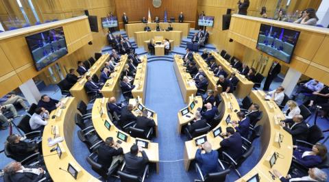 &Psi;&eta;&phi;&iota;&alpha;&kappa;ή έ&kappa;&theta;&epsilon;&sigma;&eta; &mu;&epsilon; &epsilon;&iota;&kappa;&omicron;&nu;&iota;&kappa;ή &pi;&epsilon;&rho;&iota;ή&gamma;&eta;&sigma;&eta; &sigma;&epsilon; &mu;&alpha;&rho;&tau;&upsilon;&rho;ί&epsilon;&sigmaf; &tau;&omicron;&upsilon; 1974 &pi;&alpha;&rho;&omicron;&upsilon;&sigma;ί&alpha;&sigma;&epsilon; &eta; &Beta;&omicron;&upsilon;&lambda;ή