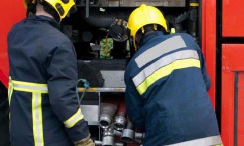 &Pi;&omicron;&lambda;ί&tau;&eta;&sigmaf; &epsilon;&iota;&sigma;ή&lambda;&theta;&epsilon; &sigma;&tau;&omicron; &delta;&iota;&alpha;&mu;έ&rho;&iota;&sigma;&mu;&alpha; &pi;&omicron;&upsilon; &xi;έ&sigma;&pi;&alpha;&sigma;&epsilon; &eta; &phi;&omega;&tau;&iota;ά &sigma;&tau;&omicron;&nu; &Pi;&rho;&omega;&tau;&alpha;&rho;ά &kappa;&alpha;&iota; &alpha;&pi;&omicron;&mu;ά&kappa;&rho;&upsilon;&nu;&epsilon; &mu;&eta;&tau;έ&rho;&alpha; &kappa;&alpha;&iota; &delta;ύ&omicron; &pi;&alpha;&iota;&delta;&iota;ά