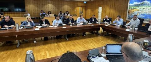 Έ&sigma;&tau;&eta;&sigma;&alpha;&nu; &sigma;&tau;&omicron;&nu; &tau;&omicron;ί&chi;&omicron; &tau;&eta;&nu; &Kappa;&upsilon;&beta;έ&rho;&nu;&eta;&sigma;&eta; &gamma;&iota;&alpha; &tau;&omicron; &mu;&alpha;ύ&rho;&omicron; &sigma;&tau;&iota;&sigmaf; &tau;&eta;&lambda;&epsilon;&omicron;&rho;ά&sigma;&epsilon;&iota;&sigmaf; &omicron;&iota; &beta;&omicron;&upsilon;&lambda;&epsilon;&upsilon;&tau;έ&sigmaf;-&laquo;Έ&chi;&epsilon;&iota; &alpha;&pi;&omicron;&tau;ύ&chi;&epsilon;&iota;, &delta;&epsilon;&delta;&omicron;&mu;έ&nu;&eta; &eta; &epsilon;&upsilon;&theta;ύ&nu;&eta; &pi;&omicron;&upsilon; &pi;&rho;έ&pi;&epsilon;&iota; &nu;&alpha; &alpha;&nu;&alpha;&lambda;ά&beta;
